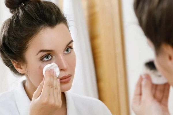 چرا پاک کردن آرایش ضروری است