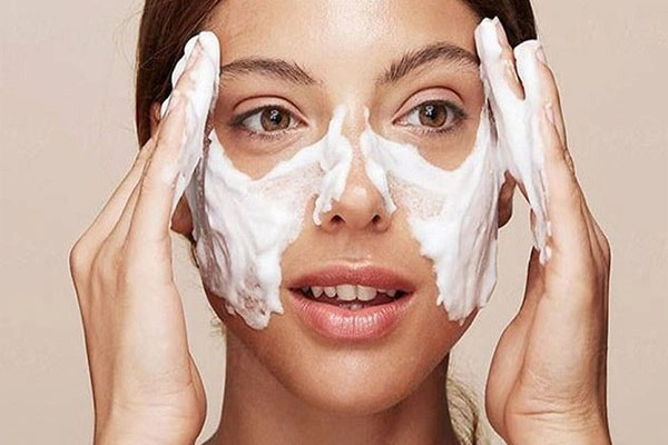 بهترین شوینده صورت چیست