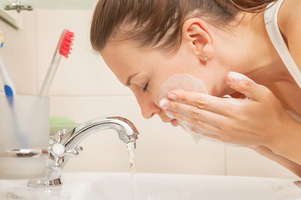 آیا بعد از تونر باید صورت را شست